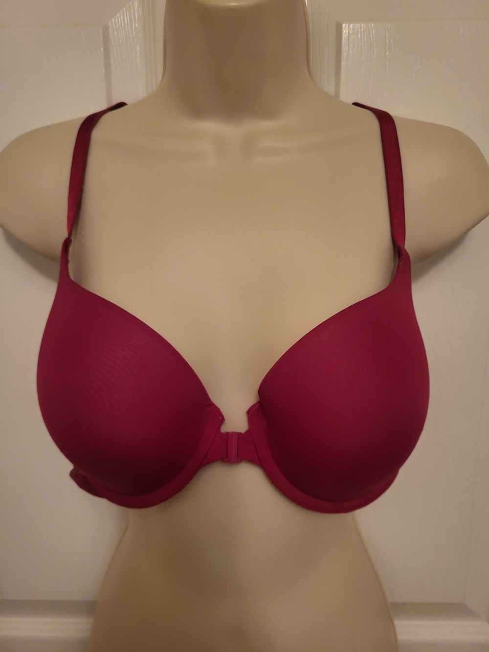 Victoria's Secret Smooth Front-Close Bra in Deep Wine